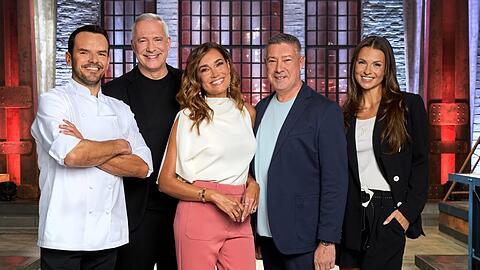 Steffen Henssler, Alexander Herrmann, Jana Ina Zarrella, Joachim Llambi und Laura Wontorra (v.l.) bilden das neue "Grill den Henssler"-Team.