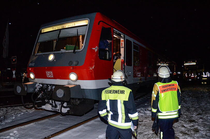 Verletzt wurde bei dem Unfall niemand. Allerdings mussten die Fahrgäste des Zuges ihre Fahrt mit einem Taxi fortsetzen.