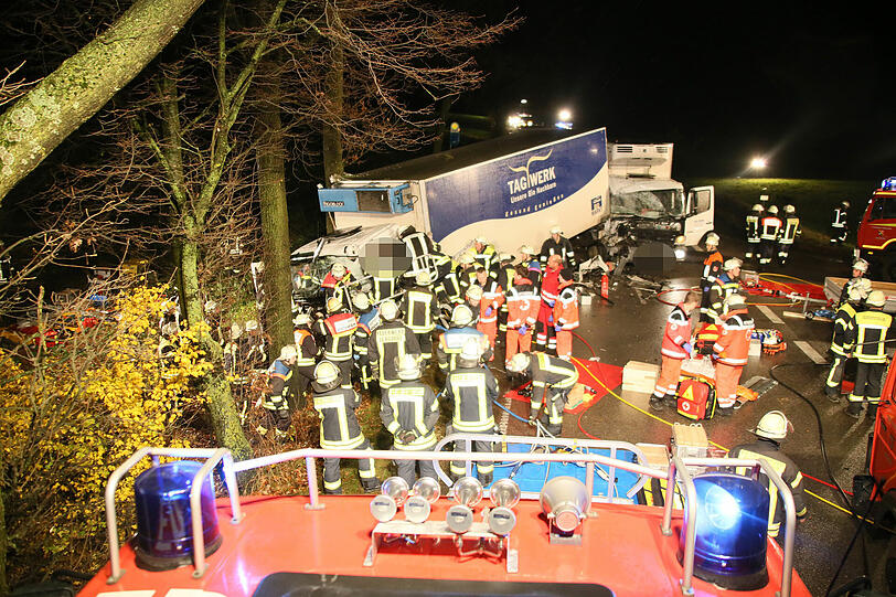 Unfall zwischen Dorfen und Erding: Drei Lkw sind in einen Crash verwickelt. Die Bilder vom Crash.
