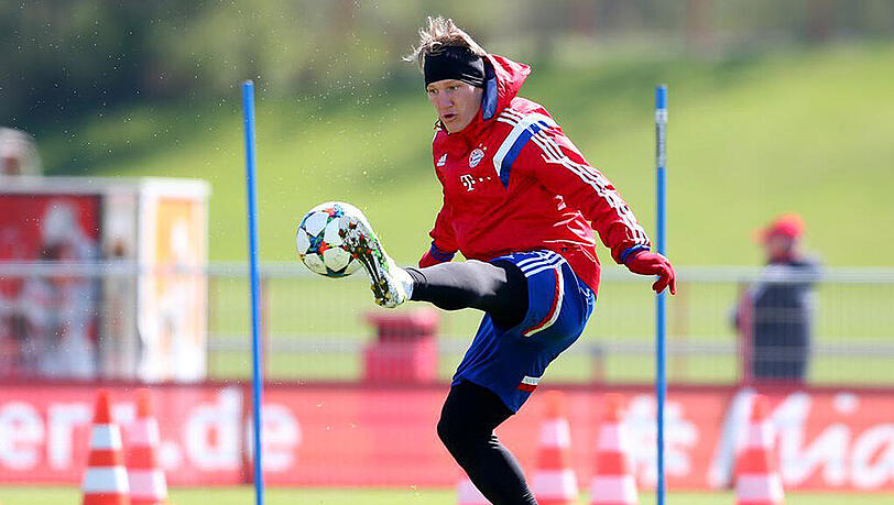 Bastian Schweinsteiger am Sonntag beim Training an der Säbener Straße. Bastian Schweinsteiger am Sonntag beim Training an der Säbener Straße.