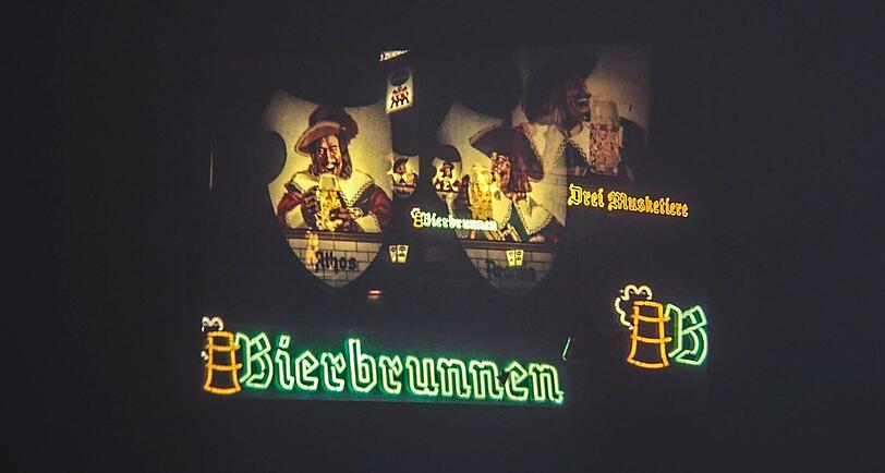 Bierbrunnen - eine typische Pilskneipe der 80er Jahre an der Occamstraße: Hier wurde gerne "Meter-Pils" ausgeschenkt.