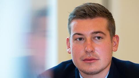 Max Kothny, Geschäftsführer von Türkgücü München rechtfertigt sich nach Anschuldigungen von Ex-Trainer Schmidt.