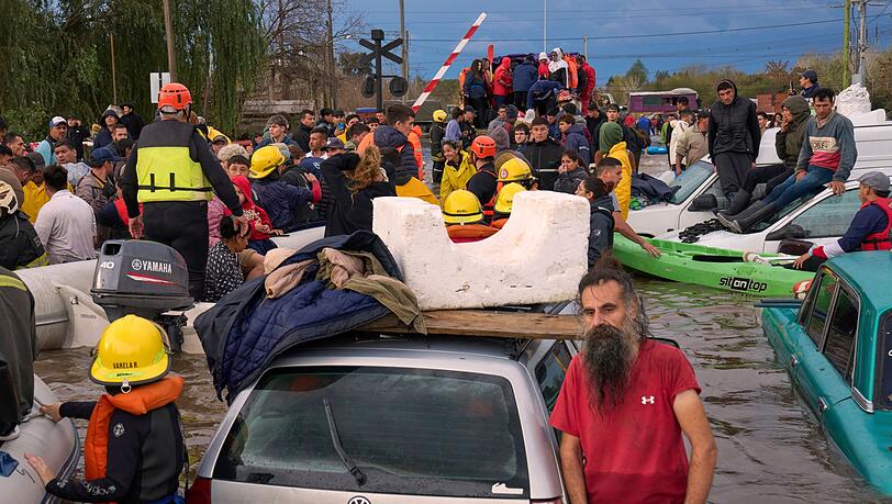 Unwetter in Argentinien: Schulkinder per Helikopter gerettet