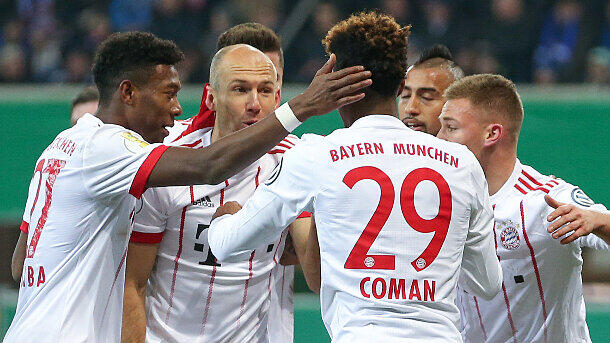 Die Spieler des FC Bayern bejubeln das 1:0 durch Kingsley Coman (Mitte).