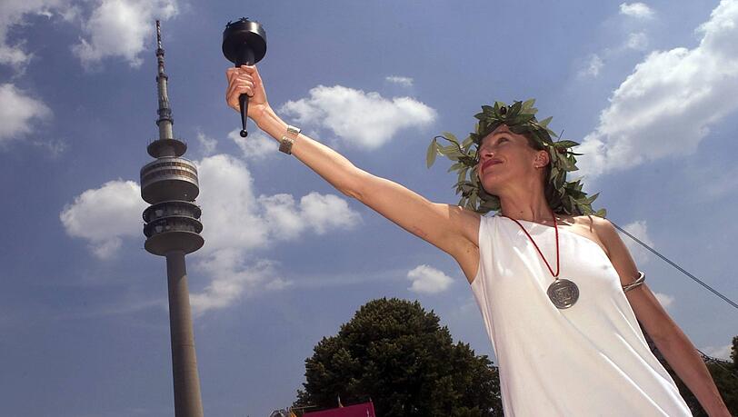 2004 feiert München mit queeren Sportlern die Eurogaygames. 2004 feiert München mit queeren Sportlern die Eurogaygames.