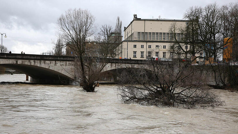 Bilder vom stürmischen Dienstag in München. Mittlerweile hat der Deutsche Wetterdienst die Unwetterwarnung aufgehoben.