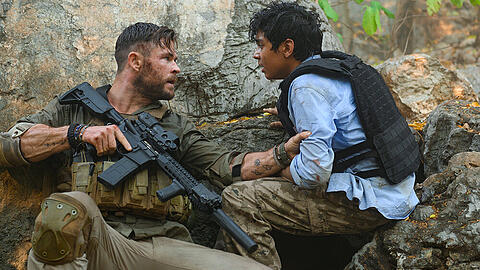 "Thor"-Star Chris Hemsworth spielt in "Tyler Rake: Extraction" einen furchtlosen Söldner, der nichts mehr zu verlieren hat.