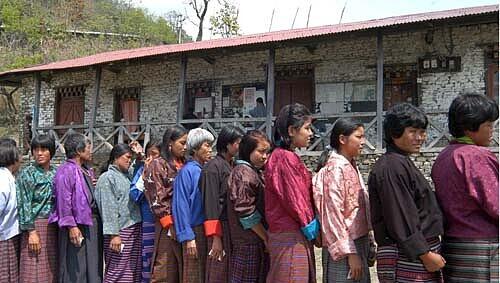 Auf der Suche nach dem Bruttosozialglück: Wähler in Bhutan, die erstmals abstimmen durften.Foto: Reuters Auf der Suche nach dem Bruttosozialglück: Wähler in Bhutan, die erstmals abstimmen durften.Foto: Reuters