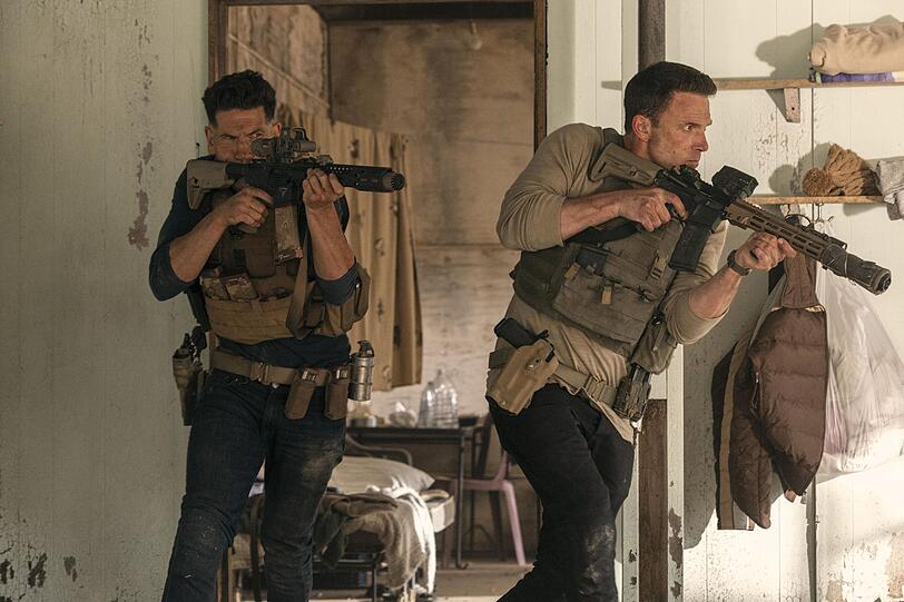 In "The Accountant 2" ballert sich Ben Affleck (rechts) als Buchhalter wieder gemeinsam mit dessen Bruder (Jon Bernthal) durch die Gegend.