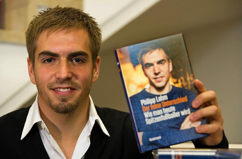 &bdquo;Das Buch ist gedruckt, deswegen kann ich jetzt nichts mehr
rausnehmen.&ldquo;
(Lahm am 30. August auf die Frage, ob er nach dem ganzen Wirbel sein
Buch nochmals schreiben würde)