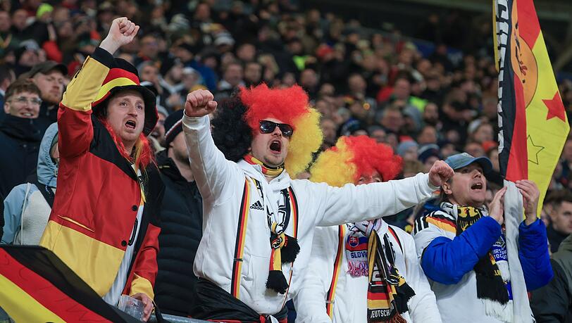Wer bei der WM im Stadion dabei sein will, muss viel Geld bezahlen. (Archivbild)