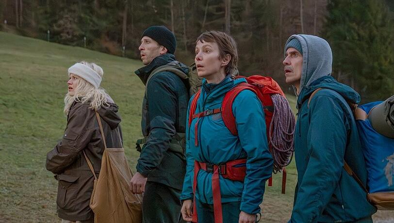 "Nix ist fix": Juliane (Julia Koschitz, v.) und ihre Freunde trauen ihren Augen nicht. "Nix ist fix": Juliane (Julia Koschitz, v.) und ihre Freunde trauen ihren Augen nicht.