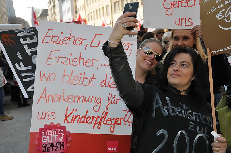 Auch Kinderpfleger fordern bessere Arbeitsbedingungen und mehr Gehalt.