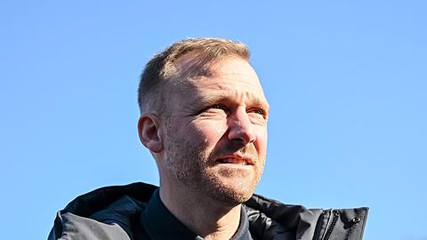 Er hat in Portugal einen Neuen f&uuml;r den FC Augsburg gefunden: Sportchef Benni Weber.