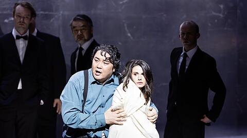 Ariunbaatar Ganbaatar und Serena S&aacute;enz in &bdquo;Rigoletto&ldquo;.