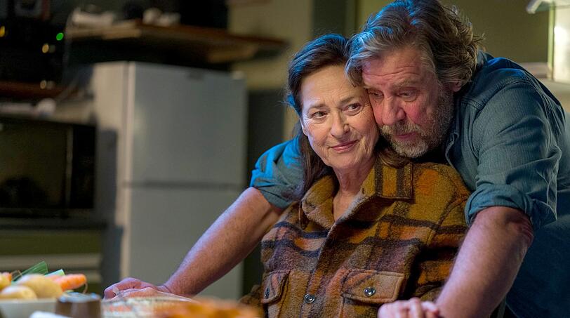 Ex-Ermittlerin Elisabeth Haller (Charlotte Schwab) genießt die Zeit mit dem Bauern Rickert (Uwe Rohde). Ex-Ermittlerin Elisabeth Haller (Charlotte Schwab) genießt die Zeit mit dem Bauern Rickert (Uwe Rohde).