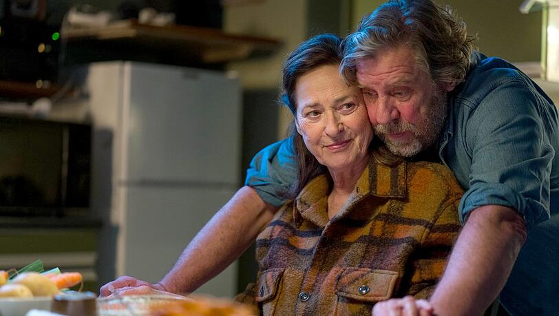Ex-Ermittlerin Elisabeth Haller (Charlotte Schwab) genießt die Zeit mit dem Bauern Rickert (Uwe Rohde). Ex-Ermittlerin Elisabeth Haller (Charlotte Schwab) genießt die Zeit mit dem Bauern Rickert (Uwe Rohde).