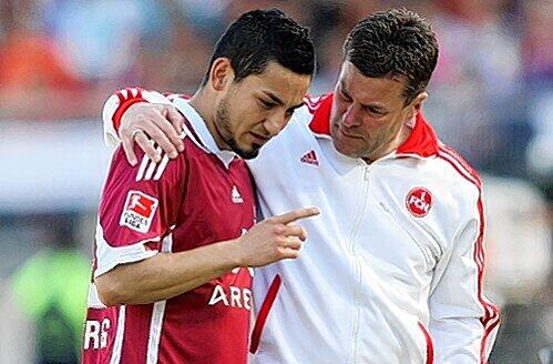 Der Abschied rückt näher: Ilkay Gündogan im Gespräch mit Club-Trainer Dieter Hecking.
