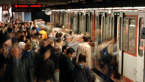 Ob U-Bahn oder Auto: Die Pendelei wird steuerlich gefördert