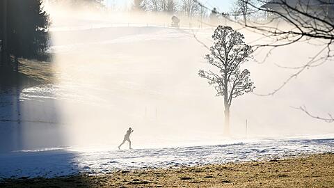 Skigebiete legen Kunstschneedepots an.