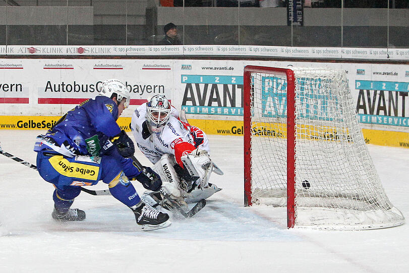So muss das aussehen: Martin Buchwieser trifft ins Tor.
