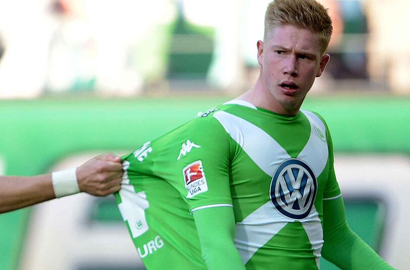 Zupfen am Trikot! FC Bayern steht mit dem Spielerberater von Kevin De Bruyne in Kontakt.