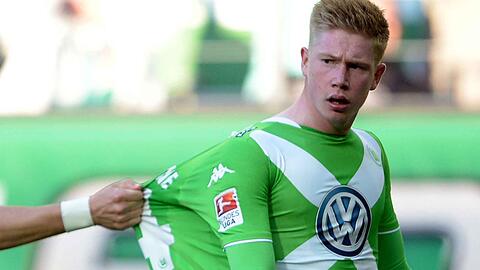 Zupfen am Trikot! FC Bayern steht mit dem Spielerberater von Kevin De Bruyne in Kontakt.