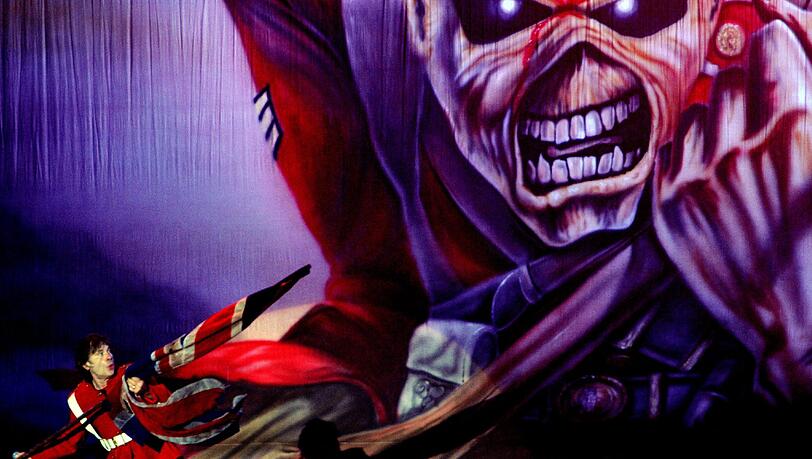 Iron Maiden-Sänger Bruce Dickinson kommt mit seiner Band wieder aufs Rockavaria. Im Juni 2018 findet das Festival am Königsplatz statt Iron Maiden-Sänger Bruce Dickinson kommt mit seiner Band wieder aufs Rockavaria. Im Juni 2018 findet das Festival am Königsplatz statt