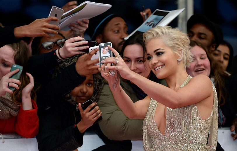 Brit Awards 2015: Die heißesten Auftritte vom roten Teppich mit Rita Ora, Taylor Swift und den ehemaligen Spice Girls...