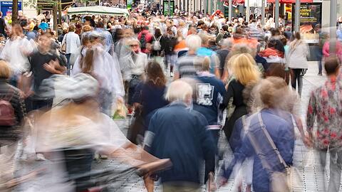 Wie leben die Menschen in Deutschland? Dieser Frage wollen Statistiker auf den Grund gehen. (Symbolbild)