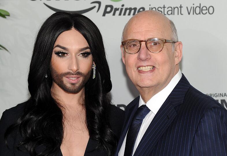 Jeffrey Tambor und die Sängerin Conchita Wurst