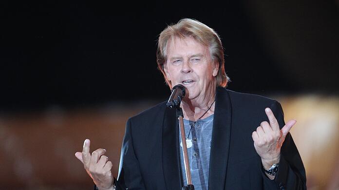 Howard Carpendale singt 2017 in Chemnitz auf der Bühne während der Openair-Show "Die Schlager des Sommers"