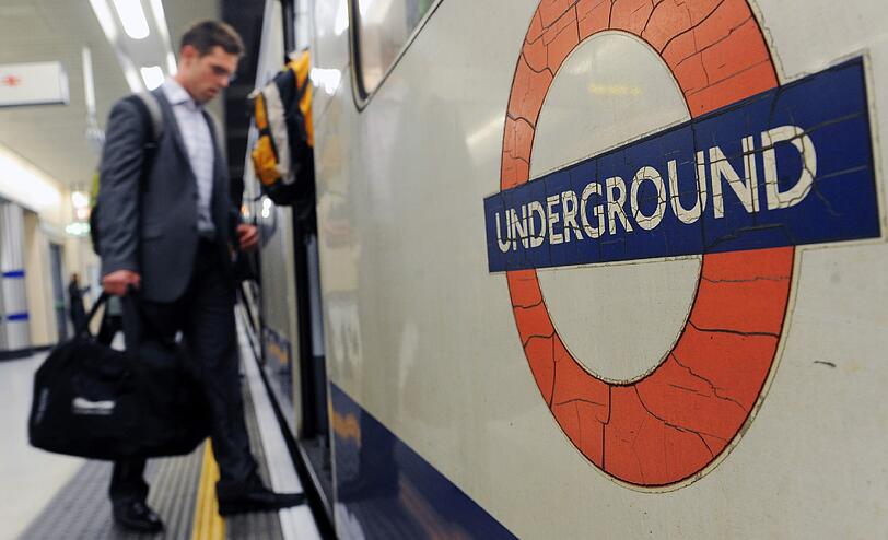 Underground: Die U-Bahn in London ist die älteste der Welt, der erste Streckenabschnitt wurde 1863 eröffnet. Täglich werden gut drei Millionen Passagiere transportiert, während Olympia rechnet man mit 500.000 mehr.