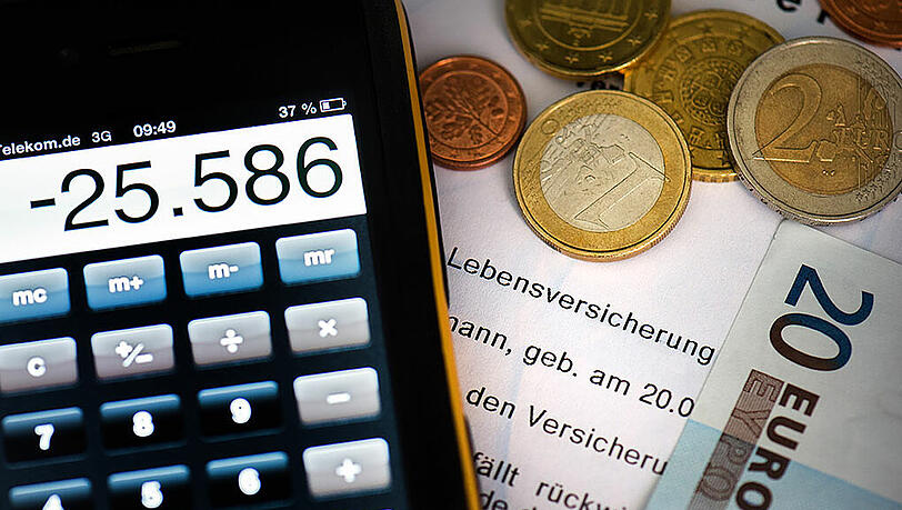 Lebensversicherung: Ab Januar 2015 wird die Rendite niedriger und die Zinsen sinken. Lebensversicherung: Ab Januar 2015 wird die Rendite niedriger und die Zinsen sinken.