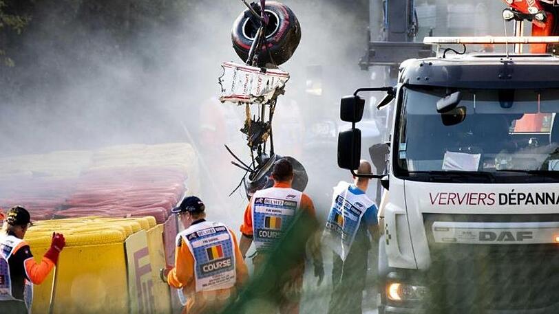 Das Wrack von dem Rennwagen von Juan Manuel Correa nach einem schweren Unfall in Spa.