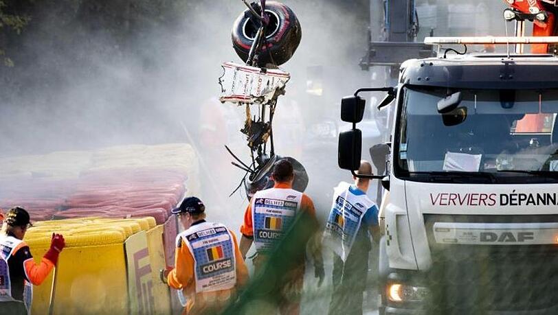 Das Wrack von dem Rennwagen von Juan Manuel Correa nach einem schweren Unfall in Spa.