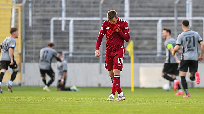 Der FC Bayern II kommt gegen Wacker Burghausen unter die Räder.