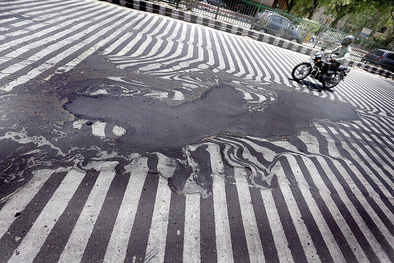 Hitzewelle in Indien. In Neu-Delhi schmelzen die Zebrastreifen.