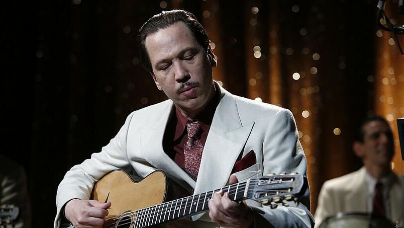 Das Biopic "Django" mit Reda Kateb in der Rolle des Gitarristen Django Reinhardt wird die Berlinale eröffnen.