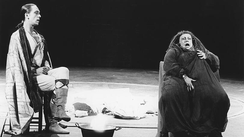 Stefan Hunstein(l.) mit Gisela Stein in "Ithaka" von Botho Strauss.