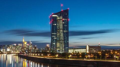 Die Europäische Zentralbank in Frankfurt am Main. Seit der schweren Finanz- und Wirtschaftskrise 2008 haben die Aufseher die Vorschriften generell verschärft und unterziehen die Institute regelmäßigen Gesundheitschecks.