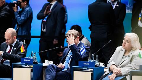 Die europ&auml;ischen Alliierten m&uuml;ssen nun beraten, was sie Trump beim Gipfel anbieten k&ouml;nnen. Hier sind der deutsche Au&szlig;enminister Johann Wadephul (CDU, M) und seine Kollegen aus Frankreich und Griechenland zu sehen.