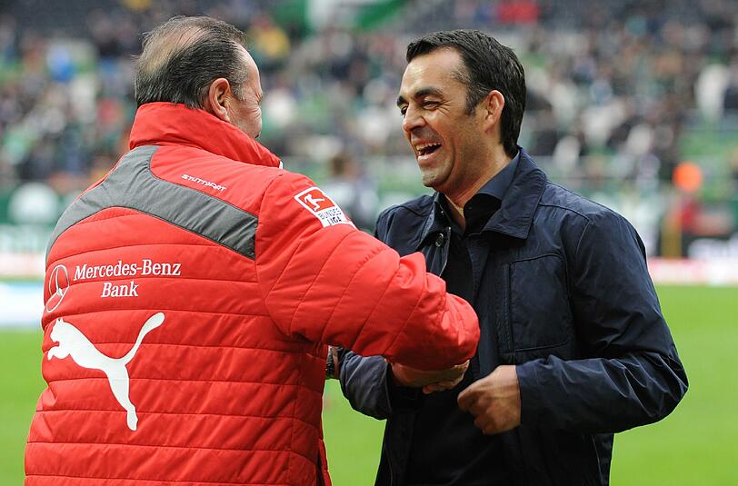 Archivbild vom März 2014: Hub Stevens und Robin Dutt, die neuen Macher beim VfB Stuttgart. Damals kam Dutt als Trainer von Bremen nach Stuttgart.