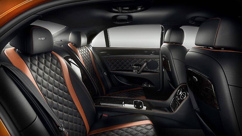 Nobles Fondabteil: Auch hier signalisiert der neue Bentley Flying Spur W12 S mit seiner Innenausstattung seine sportliche Potenz.