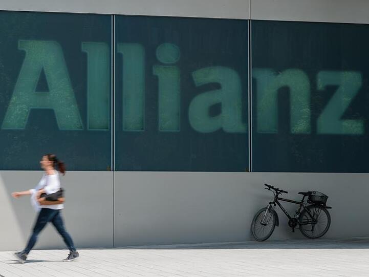 Deutschlands größter Versicherungskonzern Allianz hat den Betrieb der lang angekündigten neuen Online-Tochter Allianz Direct gestartet.