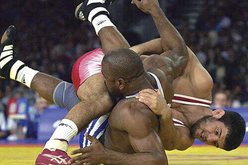 2000 verlor Joel Romero (blaues Trikot) gegen den Russen Adam Saitiew das Olympia-Finale, künftig ringt er für Johannis.
