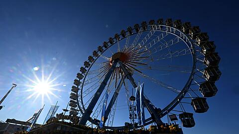 Oktoberfest-Vorgeschmack: Sonne strahlt beim Rundgang über die Wiesn