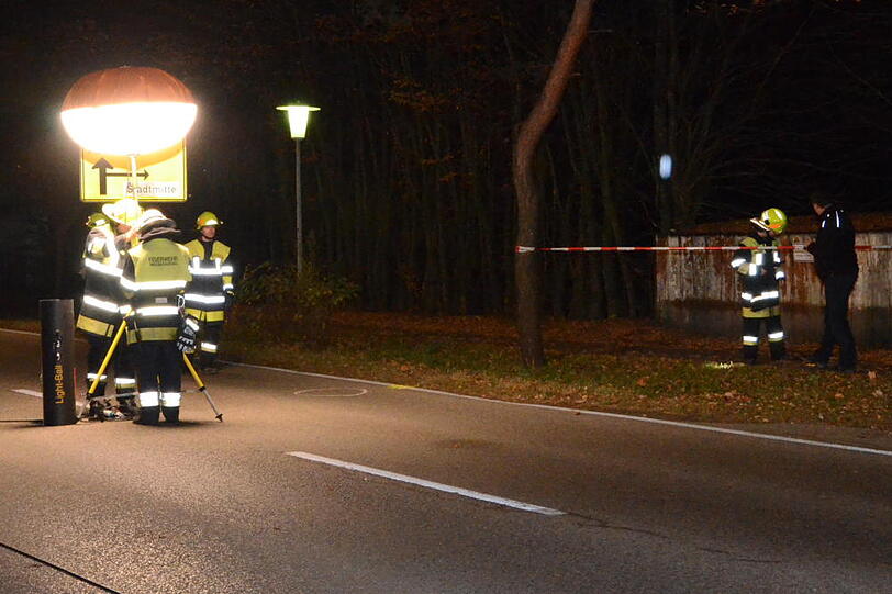 Verheerender Unfall mit Fahrerflucht in Waldkraiburg - die Bilder von der Unglücksstelle.