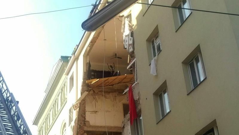 Ein Mehrfamilienhaus in Wien ist nach einer Explosion teilweise eingestürzt. Ein Mehrfamilienhaus in Wien ist nach einer Explosion teilweise eingestürzt.