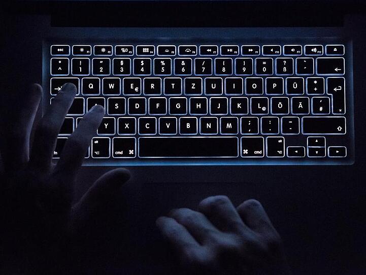 Eine Cyber-Attacke hat in den USA den Druck mehrerer Zeitungen verhindert oder verspätet.